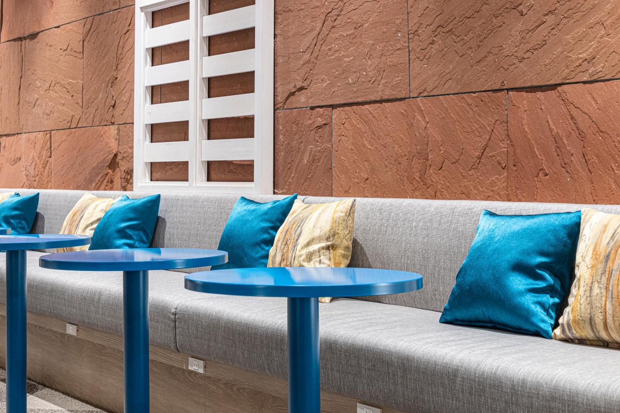 The B Hotel 3*